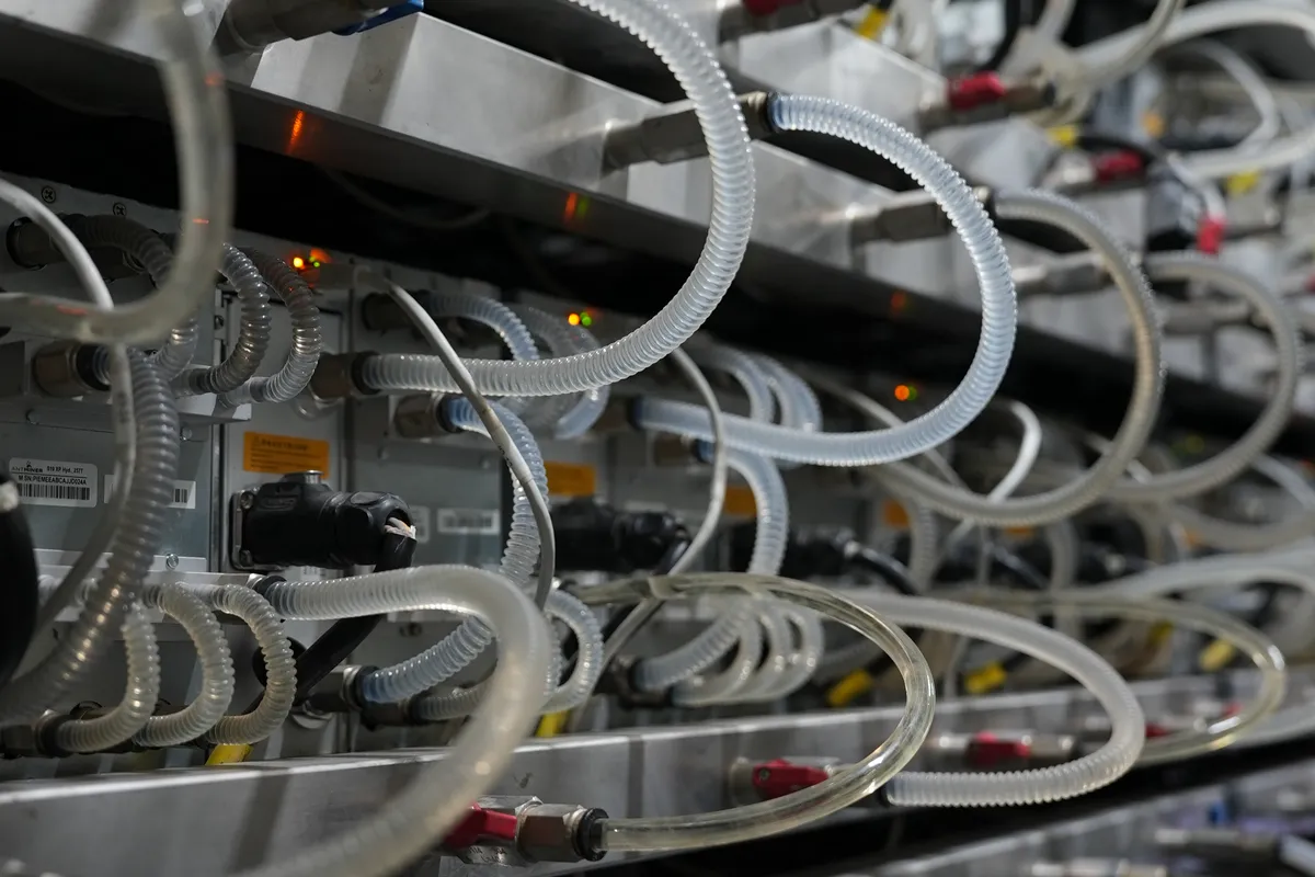 Cooling tubing on hydro miners